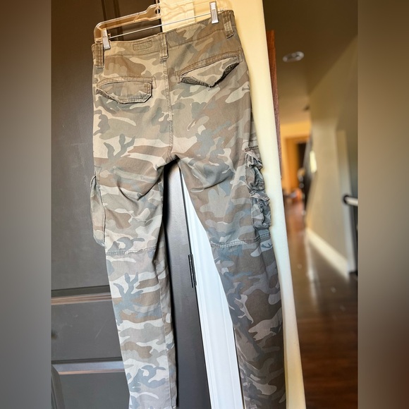Unisex Wrangler Regular Taper Camo Cargo Pants - Picture 2 of 5